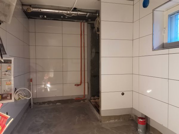 Liikekiinteistön sisäänkäynti