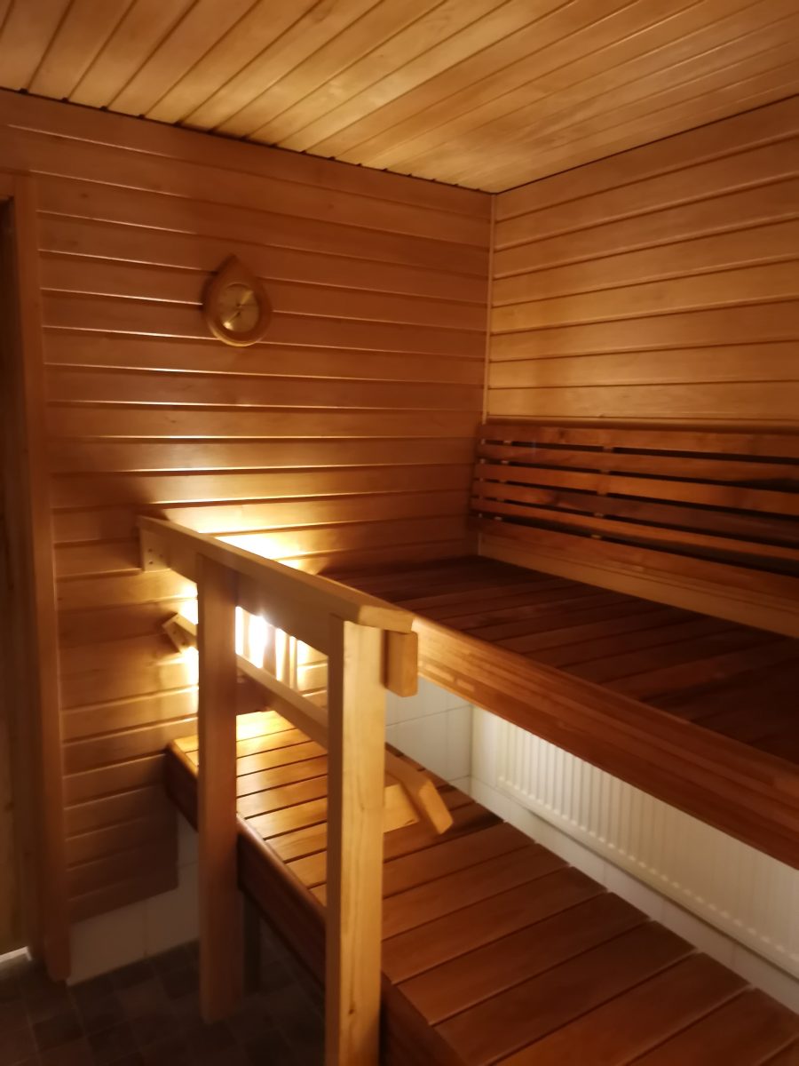 Puupaneloitu sauna — Rakennuspalvelu A Virtanen tekemä saunaremontti